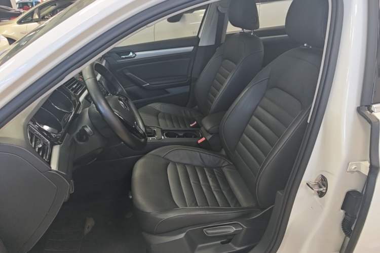 Used Volkswagen Lamando 2017 280TSI DSG Comfort Edition Left Front Seat
