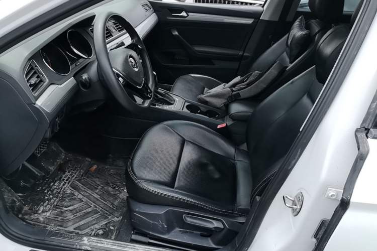 Used Volkswagen Lamando 2017 230TSI DSG Fashion Edition Left Front Seat
