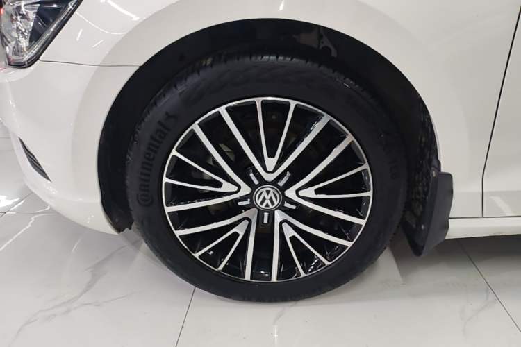 Used Volkswagen Lamando 2017 280TSI DSG Luxury Edition Left Front Wheel Hub