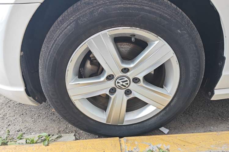 Used Volkswagen Lamando 2017 230TSI DSG Fashion Edition Left Front Wheel Hub