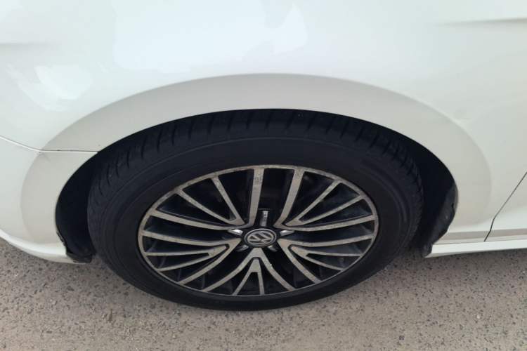 Used Volkswagen Lamando 2017 280TSI DSG Luxury Edition Left Front Wheel Hub