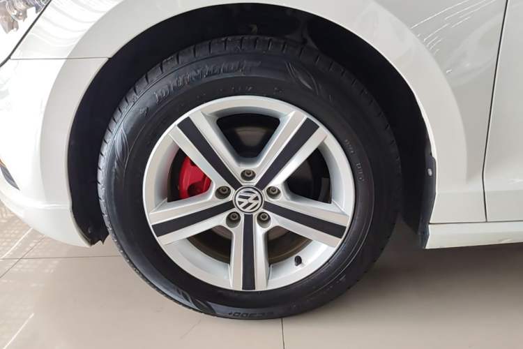 Used Volkswagen Lamando 2017 230TSI Manual Trend Edition Left Front Wheel Hub