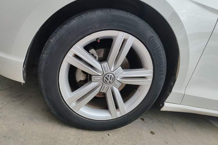 Used Volkswagen Lamando 2017 280TSI DSG Comfort Edition Left Front Wheel Hub