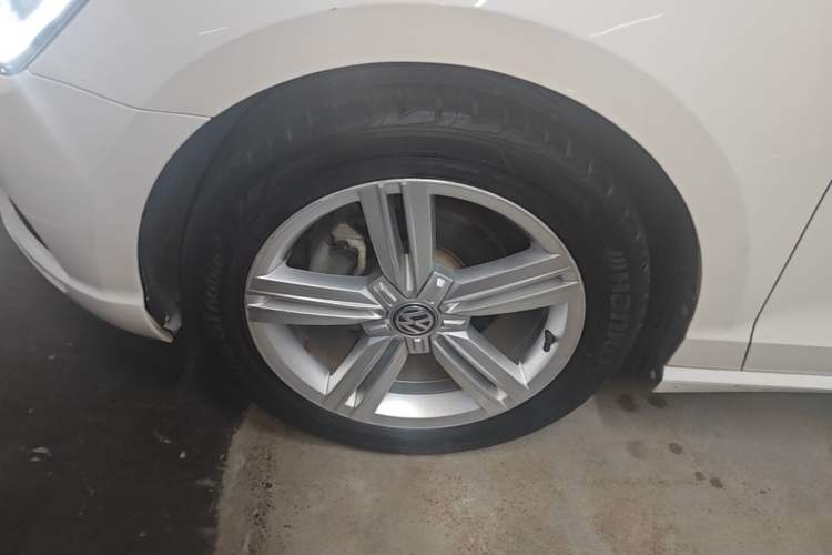 Used Volkswagen Lamando 2017 280TSI DSG Comfort Edition Left Front Wheel Hub