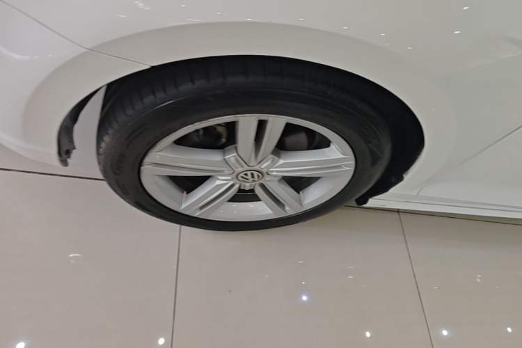 Used Volkswagen Lamando 2017 280TSI DSG Comfort Edition Left Front Wheel Hub