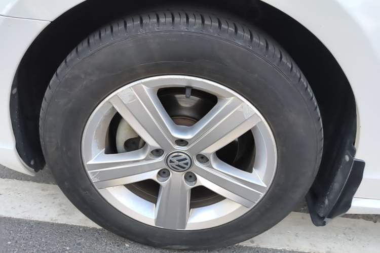 Used Volkswagen Lamando 2017 230TSI DSG Fashion Edition Left Front Wheel Hub