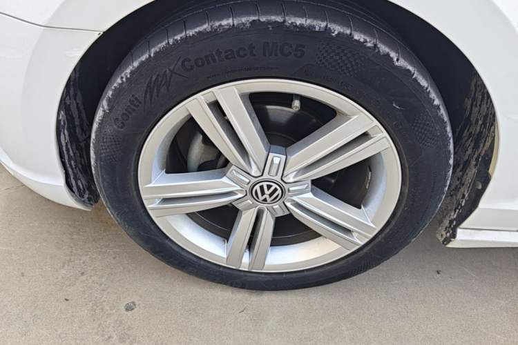 Used Volkswagen Lamando 2017 280TSI DSG Comfort Edition Left Front Wheel Hub
