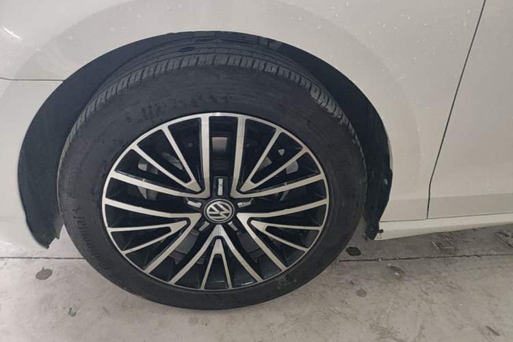 Used Volkswagen Lamando 2017 280TSI DSG Luxury Edition Left Front Wheel Hub