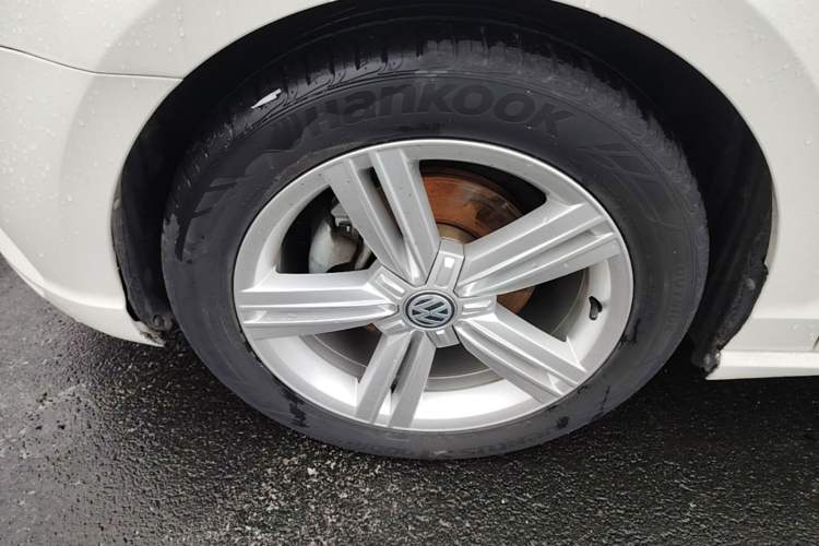 Used Volkswagen Lamando 2017 280TSI DSG Comfort Edition Left Front Wheel Hub
