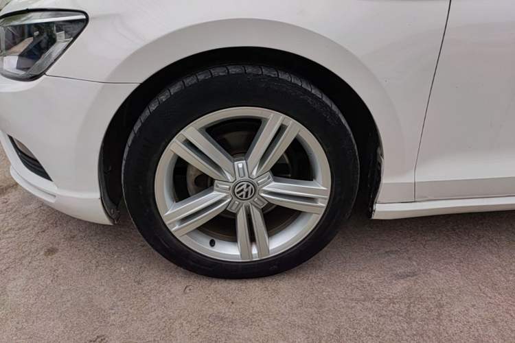 Used Volkswagen Lamando 2017 280TSI DSG Comfort Edition Left Front Wheel Hub