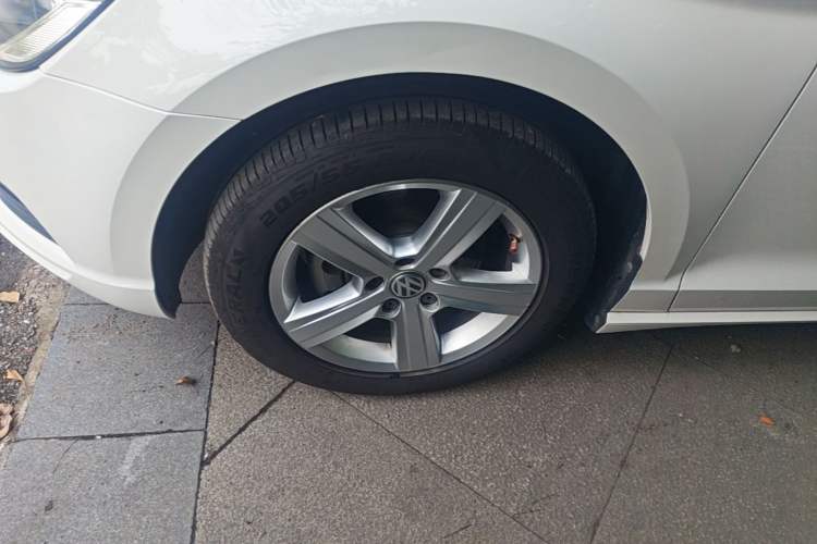 Used Volkswagen Lamando 2017 230TSI DSG Fashion Edition Left Front Wheel Hub