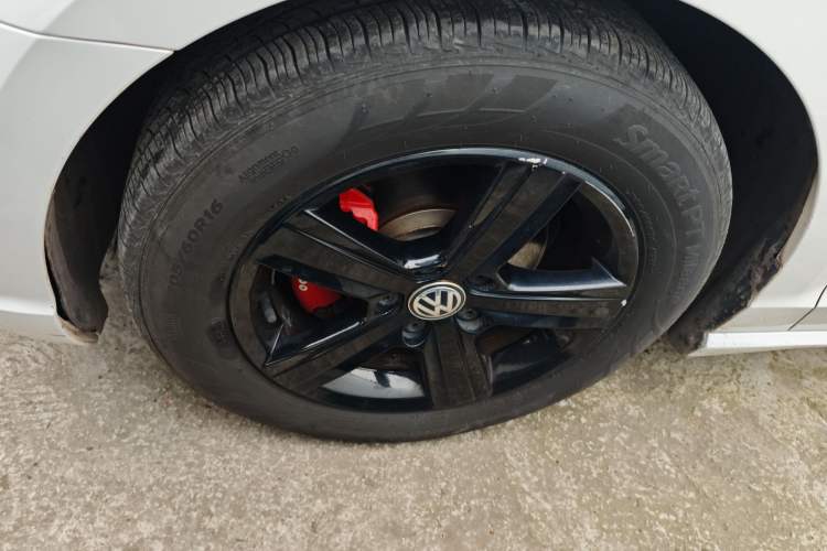 Used Volkswagen Lamando 2017 230TSI Manual Trend Edition Left Front Wheel Hub