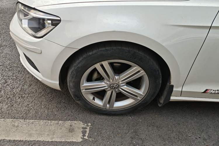 Used Volkswagen Lamando 2017 280TSI DSG Comfort Edition Left Front Wheel Hub