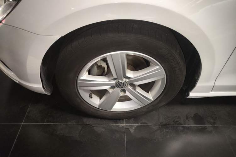 Used Volkswagen Lamando 2017 230TSI DSG Fashion Edition Left Front Wheel Hub