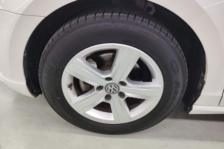 Used Volkswagen Lamando 2017 230TSI DSG Fashion Edition Left Front Wheel Hub