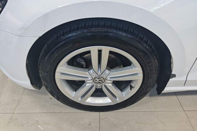 Used Volkswagen Lamando 2017 280TSI DSG Comfort Edition Left Front Wheel Hub