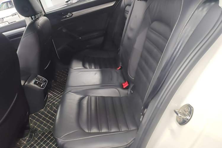 Used Volkswagen Lamando 2017 280TSI DSG Luxury Edition Left Rear Seat