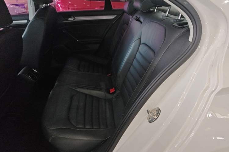 Used Volkswagen Lamando 2017 280TSI DSG Comfort Edition Left Rear Seat