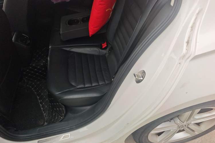 Used Volkswagen Lamando 2017 280TSI DSG Comfort Edition Left Rear Seat