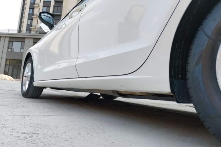 Used Volkswagen Lamando 2017 230TSI DSG Fashion Edition Left Side Sill