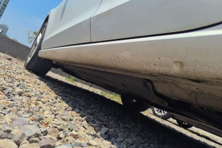 Used Volkswagen Lamando 2017 280TSI DSG Comfort Edition Left Side Sill