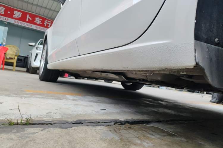 Used Volkswagen Lamando 2017 280TSI DSG Comfort Edition Left Side Sill