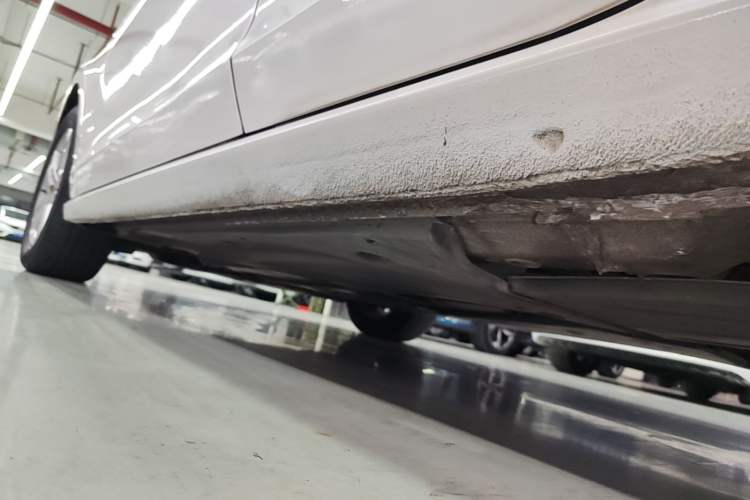 Used Volkswagen Lamando 2017 230TSI DSG Fashion Edition Left Side Sill
