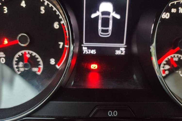 Used Volkswagen Lamando 2017 280TSI DSG Comfort Edition Odometer Close Up