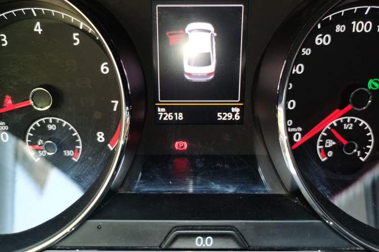 Used Volkswagen Lamando 2017 280TSI DSG Luxury Edition Odometer Close Up