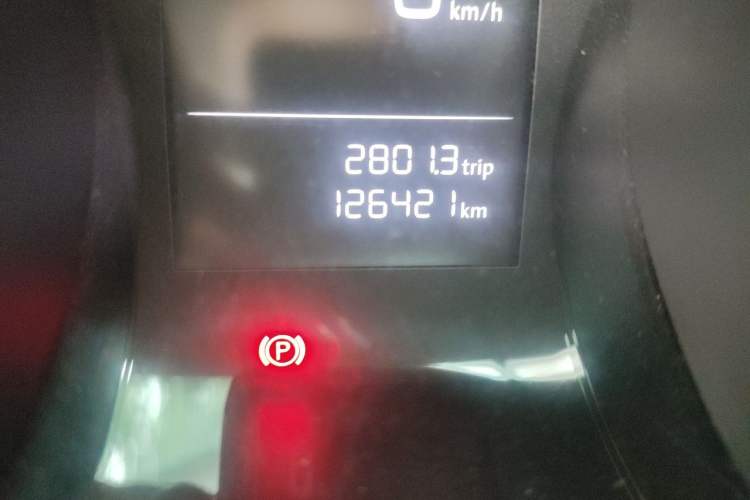 Used Volkswagen Lamando 2017 230TSI Manual Trend Edition Odometer Close Up