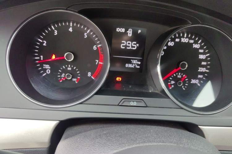 Used Volkswagen Lamando 2017 230TSI DSG Fashion Edition Odometer Close Up
