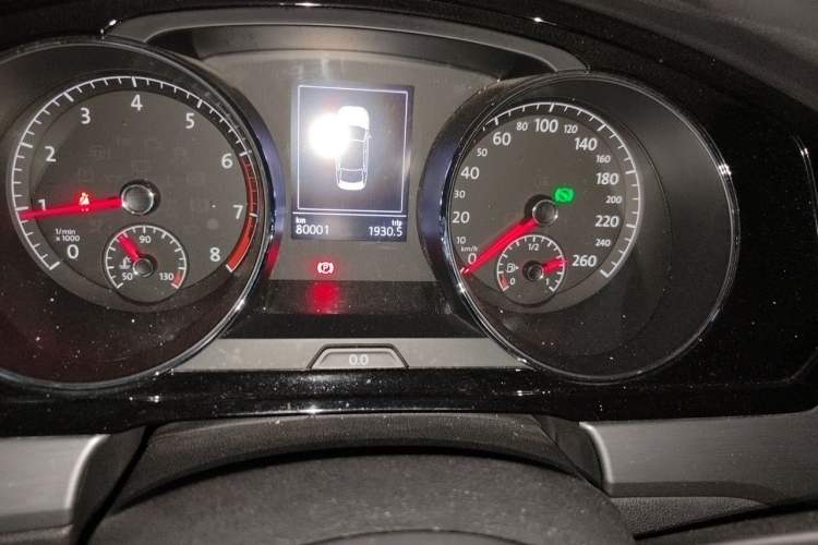 Used Volkswagen Lamando 2017 280TSI DSG Comfort Edition Odometer Close Up