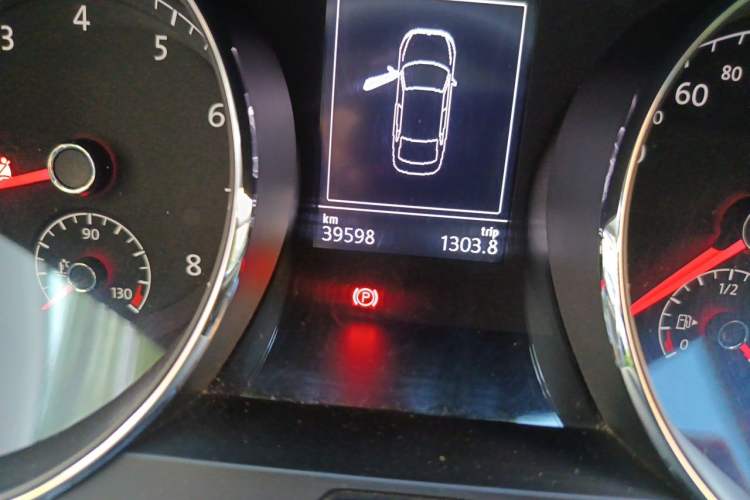 Used Volkswagen Lamando 2017 280TSI DSG Comfort Edition Odometer Close Up