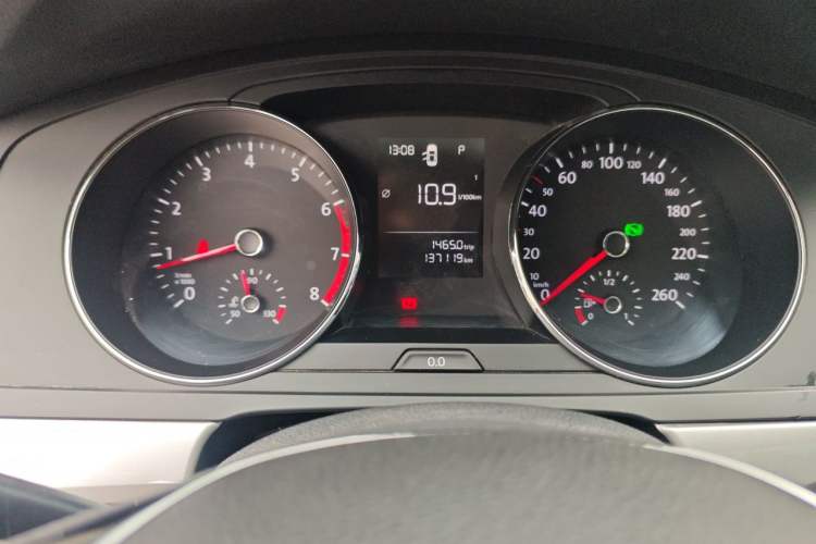 Used Volkswagen Lamando 2017 230TSI DSG Fashion Edition Odometer Close Up