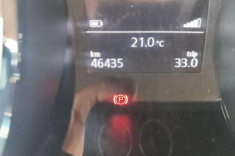Used Volkswagen Lamando 2017 280TSI DSG Comfort Edition Odometer Close Up