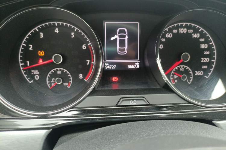 Used Volkswagen Lamando 2017 280TSI DSG Comfort Edition Odometer Close Up