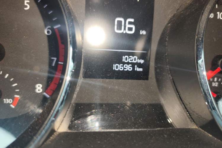 Used Volkswagen Lamando 2017 230TSI DSG Fashion Edition Odometer Close Up