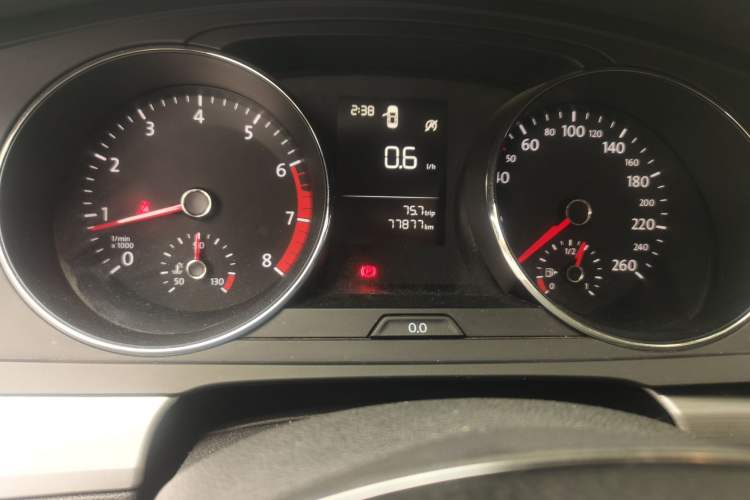 Used Volkswagen Lamando 2017 230TSI Manual Trend Edition Odometer Close Up