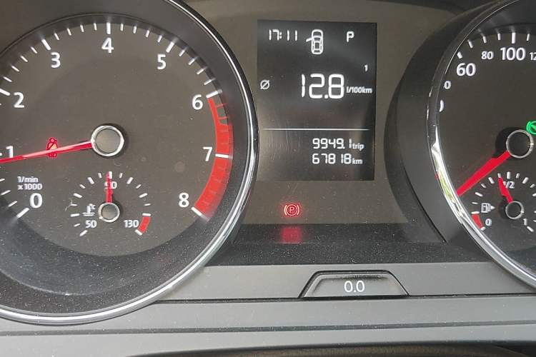 Used Volkswagen Lamando 2017 230TSI DSG Fashion Edition Odometer Close Up