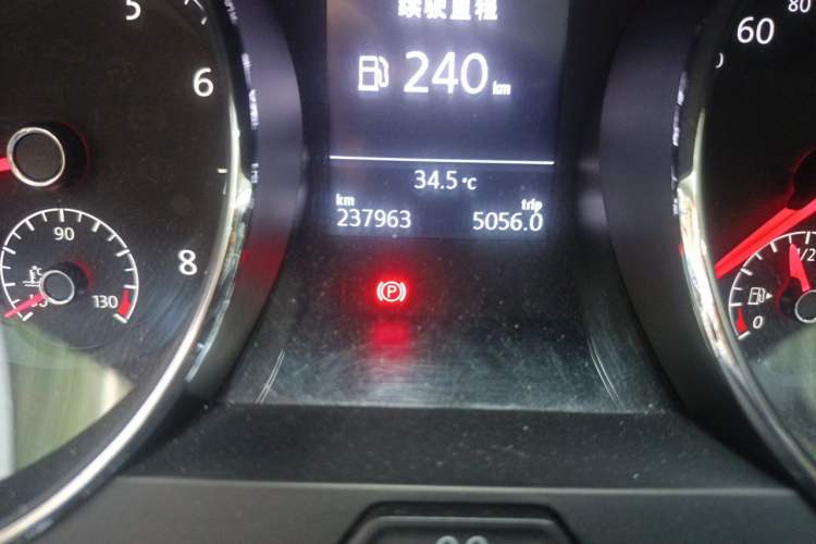 Used Volkswagen Lamando 2017 280TSI DSG Comfort Edition Odometer Close Up