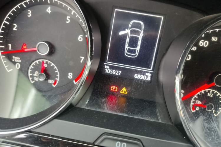 Used Volkswagen Lamando 2017 280TSI DSG Comfort Edition Odometer Close Up
