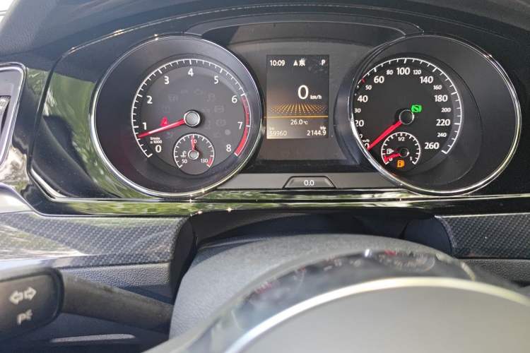 Used Volkswagen Lamando 2017 2.0T GTS Odometer Close Up