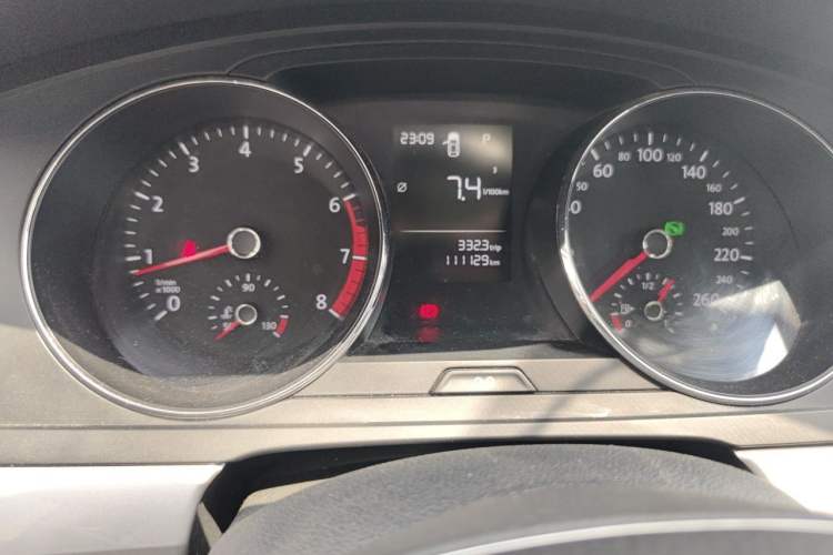 Used Volkswagen Lamando 2017 230TSI DSG Fashion Edition Odometer Close Up