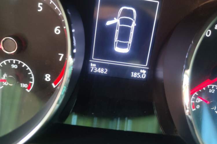Used Volkswagen Lamando 2017 280TSI DSG Comfort Edition Odometer Close Up