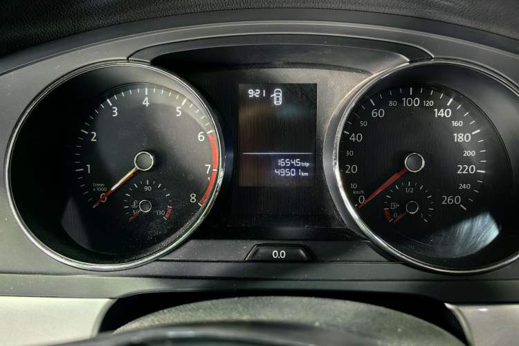 Used Volkswagen Lamando 2017 230TSI DSG Fashion Edition Odometer Close Up
