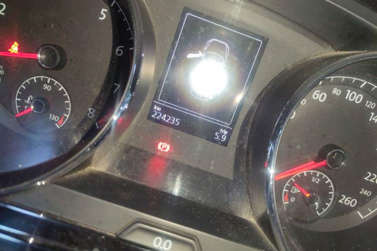 Used Volkswagen Lamando 2017 280TSI DSG Comfort Edition Odometer Close Up