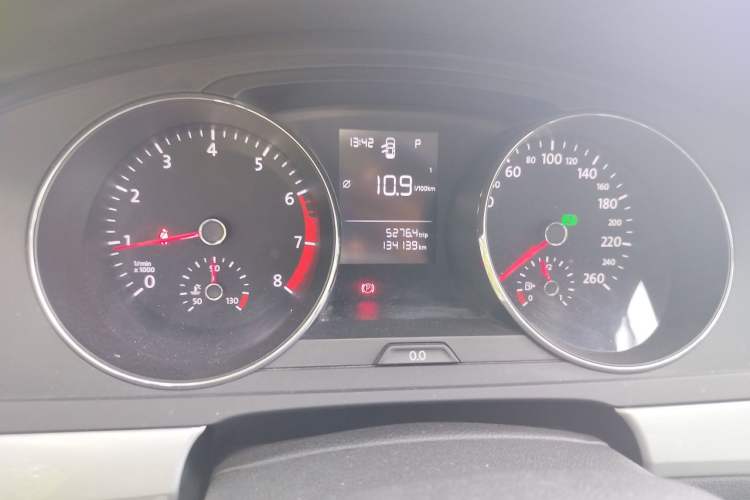 Used Volkswagen Lamando 2017 230TSI DSG Fashion Edition Odometer Close Up