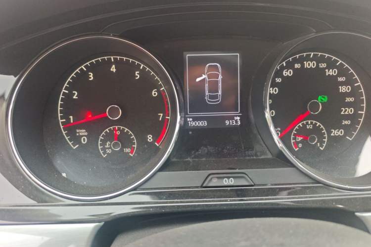 Used Volkswagen Lamando 2017 280TSI DSG Comfort Edition Odometer Close Up