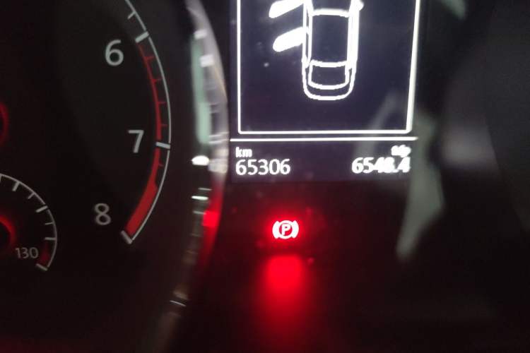 Used Volkswagen Lamando 2017 280TSI DSG Comfort Edition Odometer Close Up