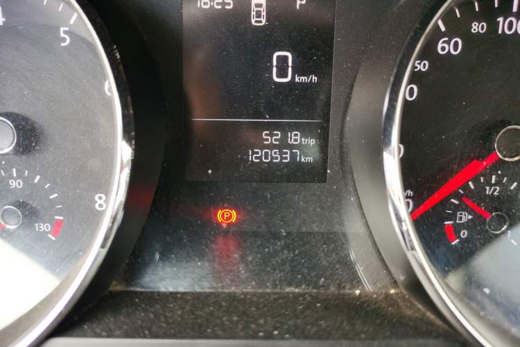 Used Volkswagen Lamando 2017 230TSI DSG Fashion Edition Odometer Close Up
